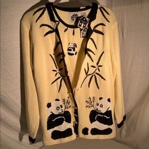 Storybook knits “Bay Yun & Hua Mei” sweater and tank.